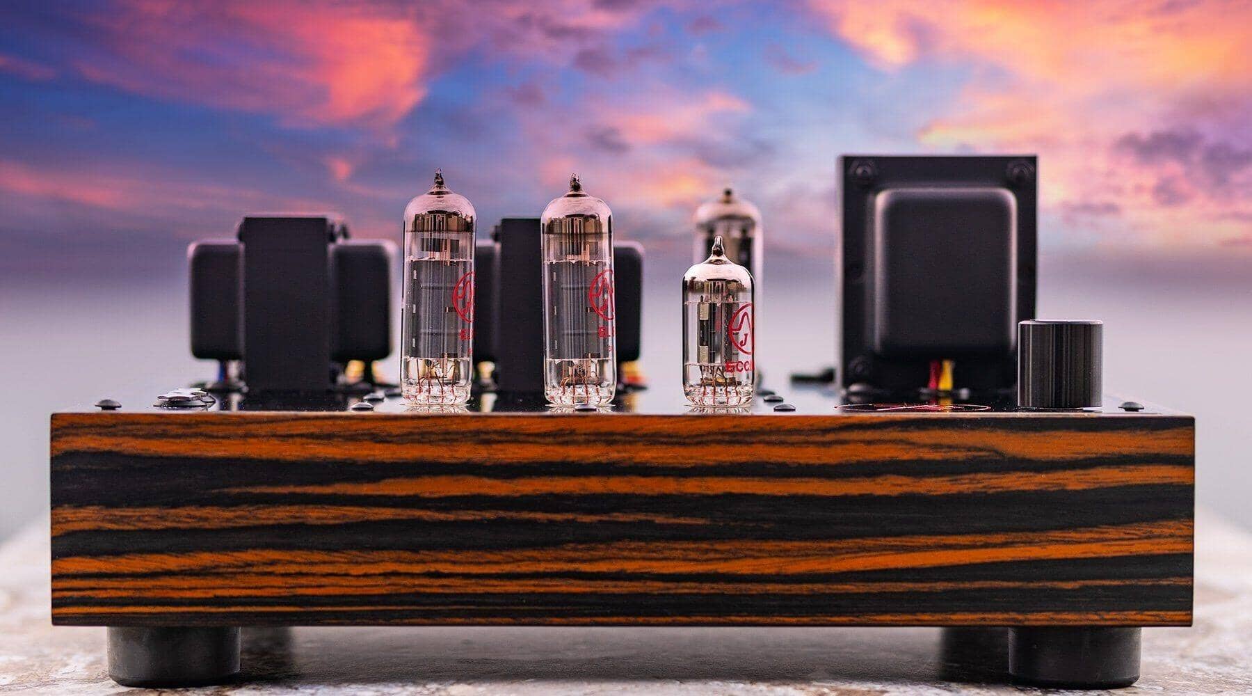 ZMF Pendant - Tube Headphone Amplifier - Review – Headphones 