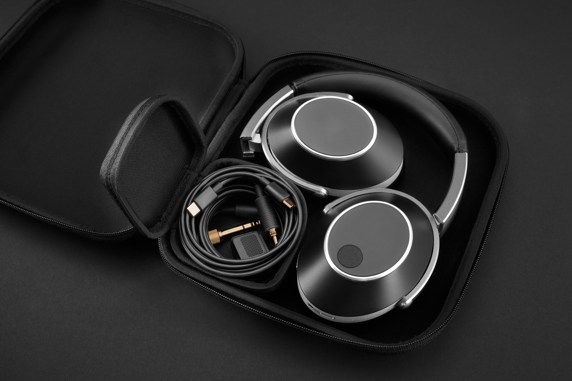 t+a solitaire t wireless headphones with active noise cancellation in black in the box