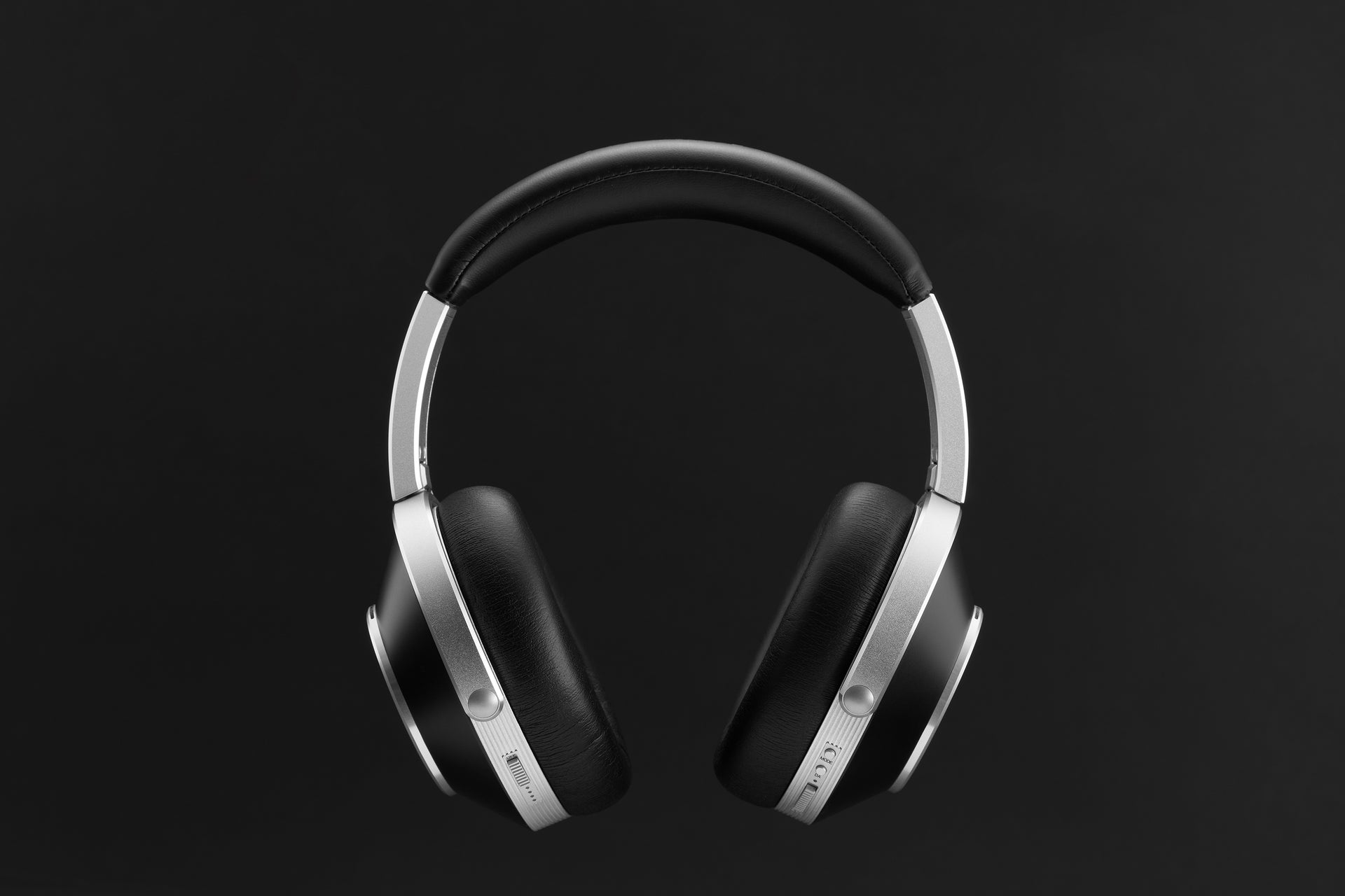 t+a solitaire t wireless headphones with active noise cancellation in black front profile