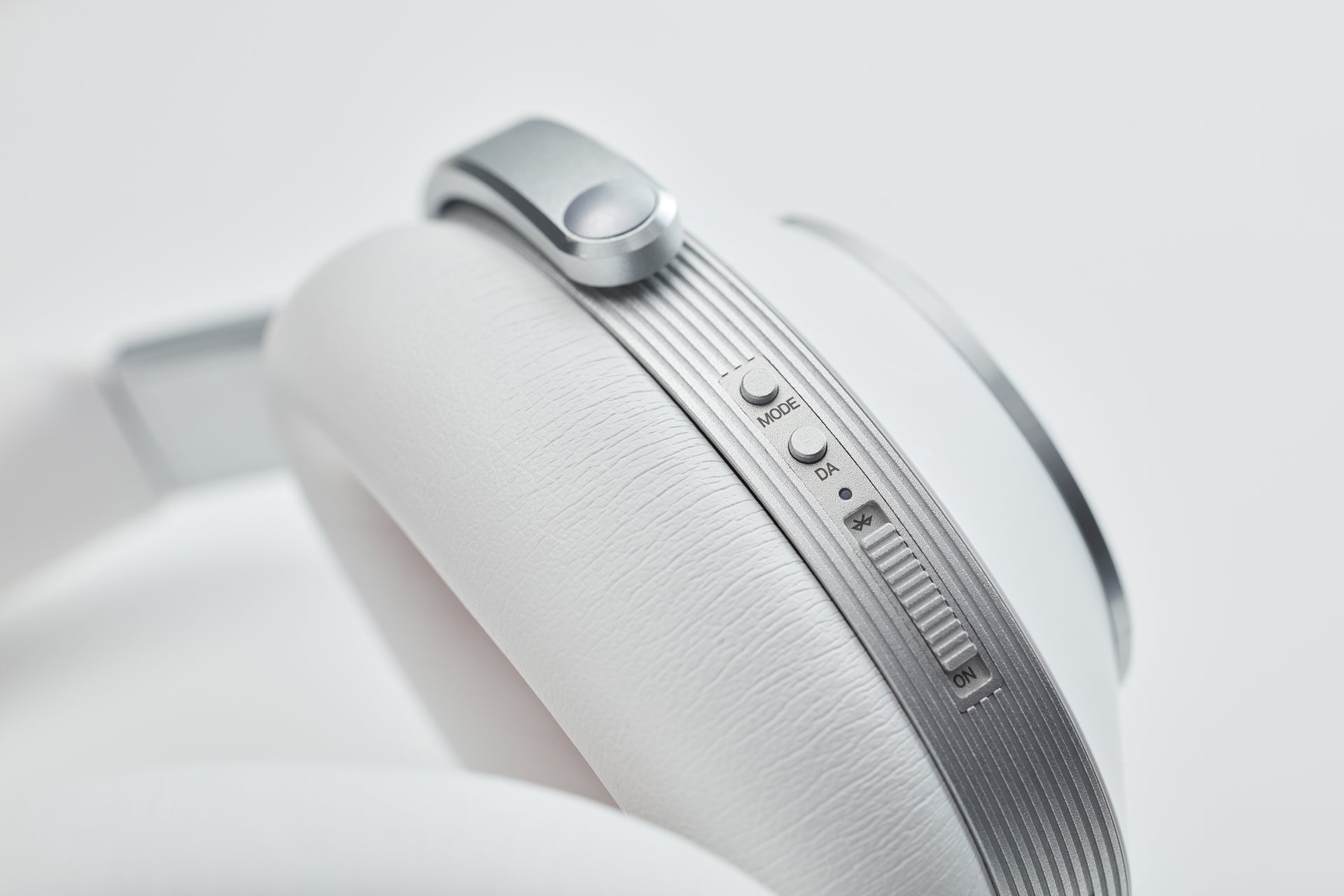 t+a solitaire t wireless headphones with active noise cancellation in white buttons