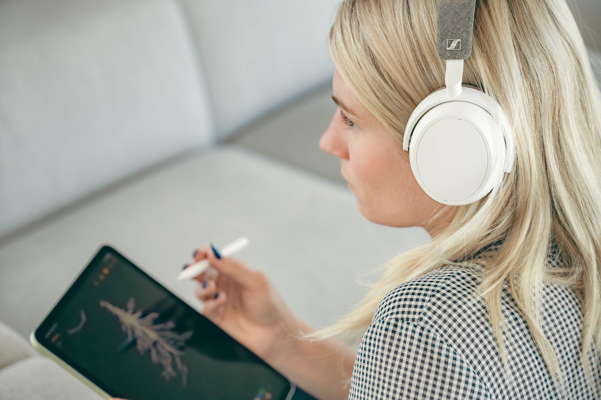 Sennheiser Momentum 4 Wireless Adaptive Noise-Canceling Over-The-Ear  Headphones - White