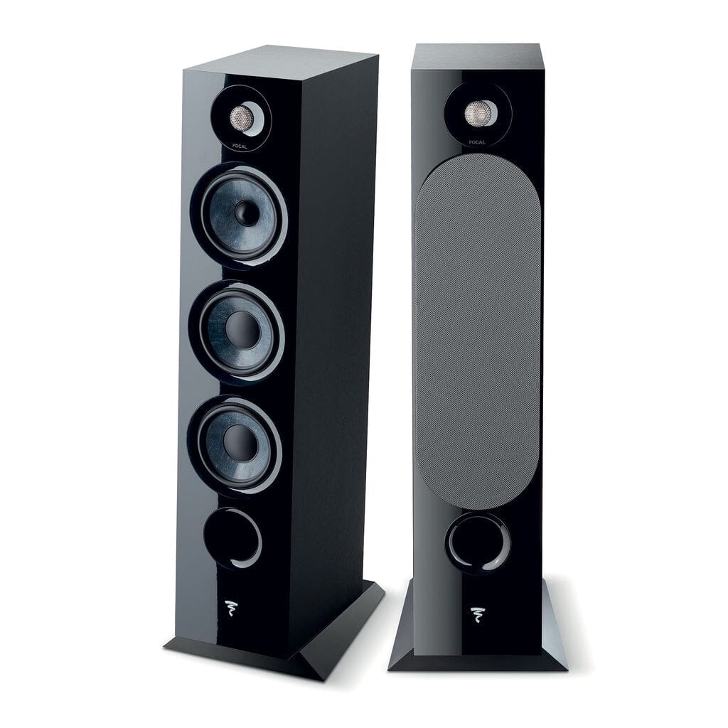 Two tall Focal Chora 826 black 3-way floorstanding speakers are displayed; one shows visible Slatefiber drivers (woofer, midrange, tweeter), while the other features a fabric grille. Both have a modern, glossy finish.