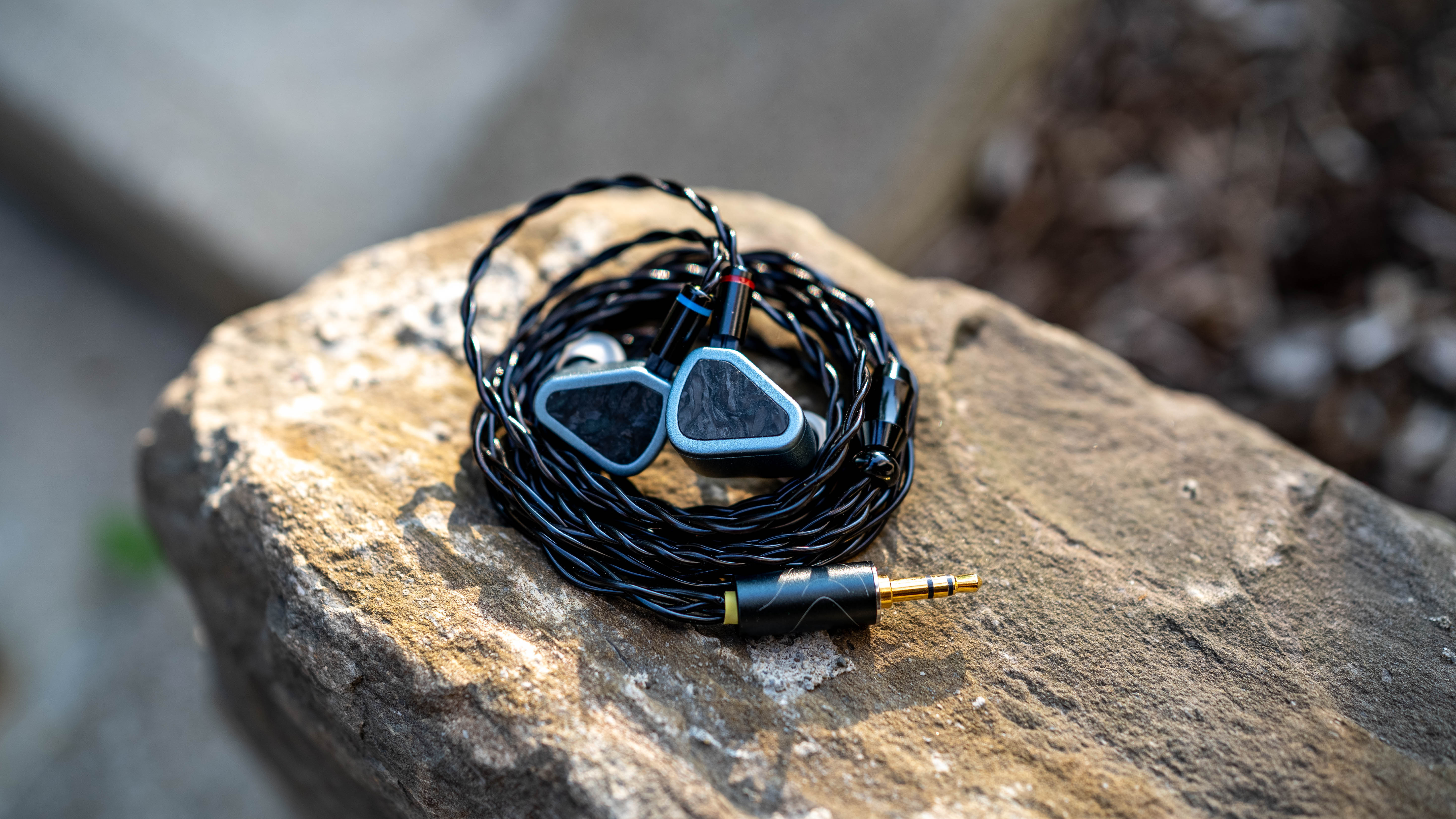 Symphonium Giant: The Experiment – Headphones.com