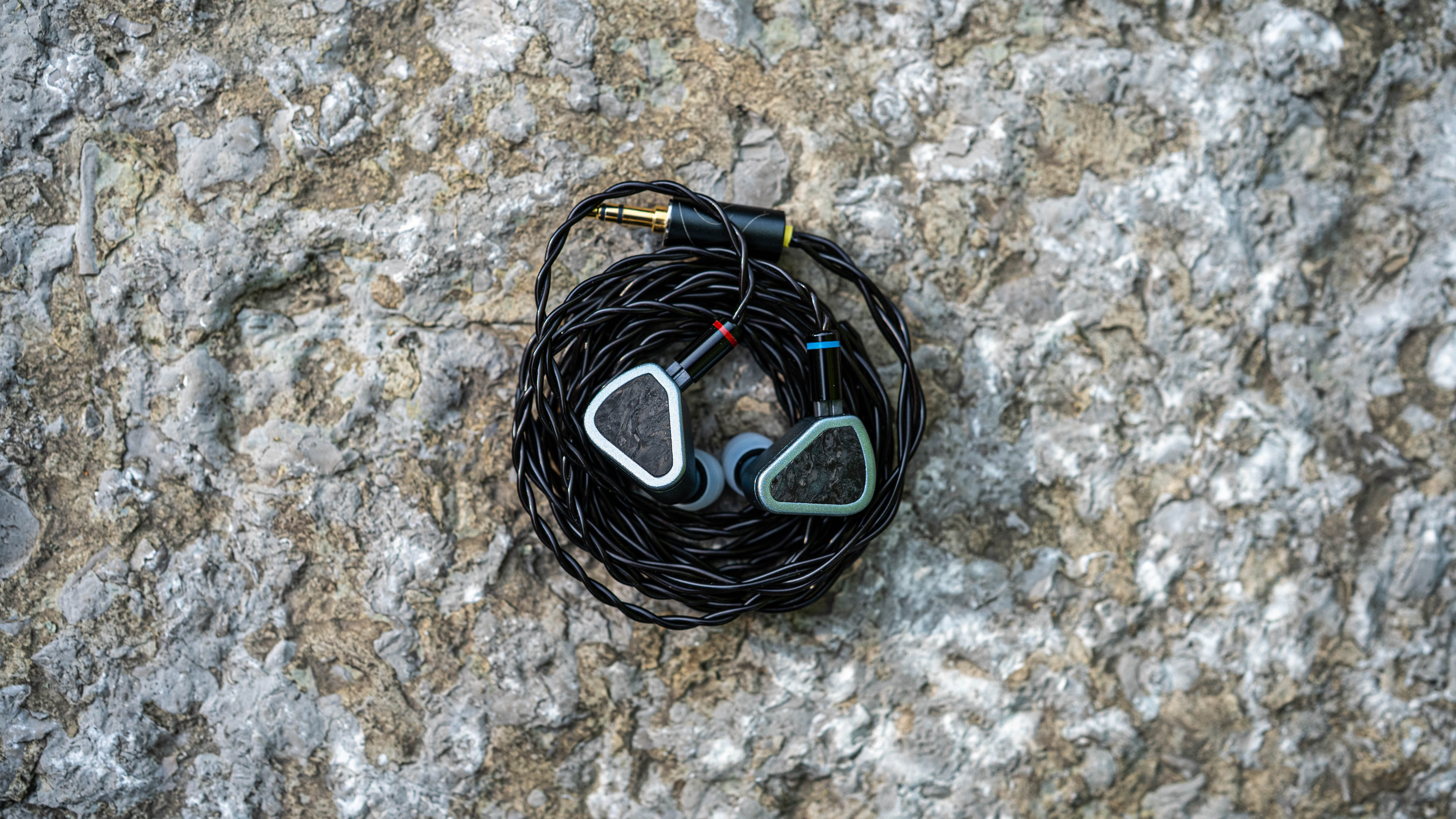 Symphonium Giant イヤホン Symphonium Audio Giant In-Ear Headphones – Headphones.com