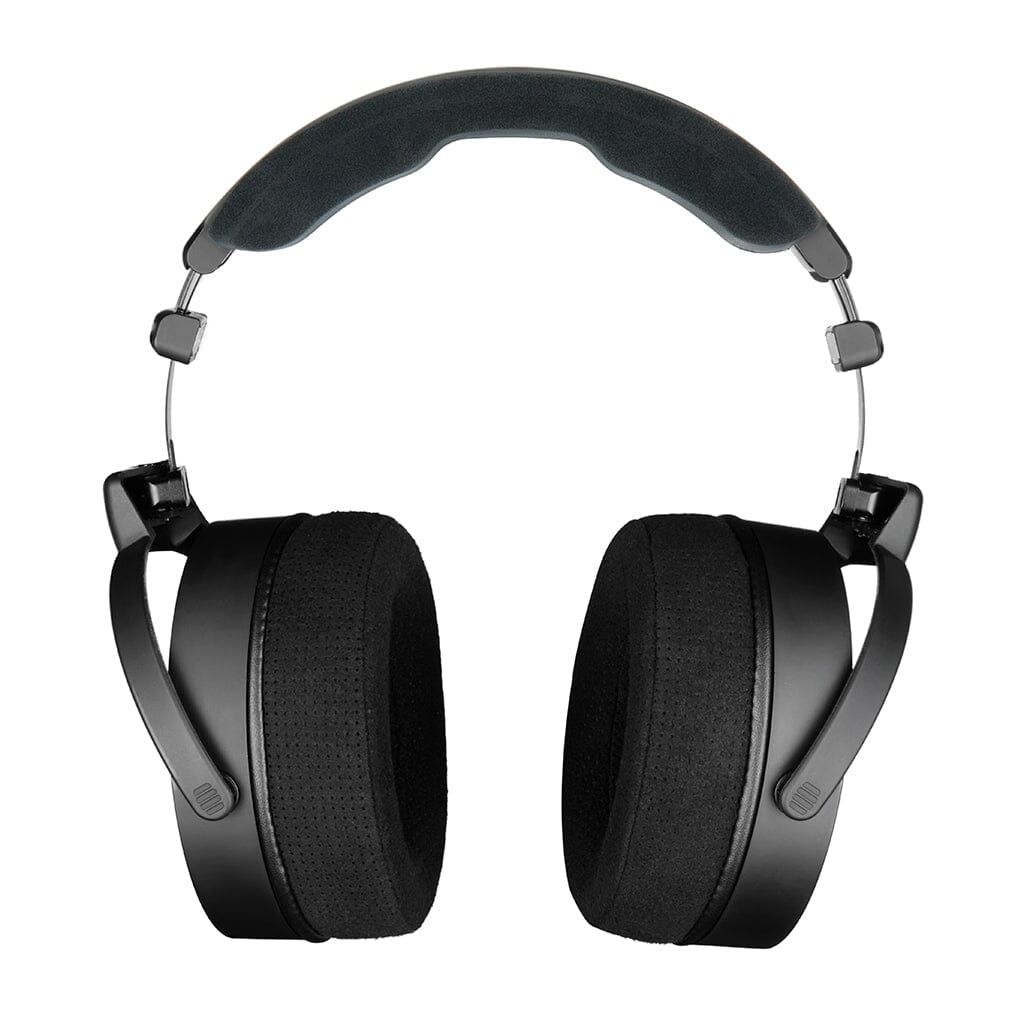 The HEDD Audio HEDDphone D1 headphones by HEDD Audio are black over-ear headphones with dynamic drivers, padded ear cups, an adjustable cushioned headband, and Thin-Ply Carbon Diaphragm technology, shown against a white background.