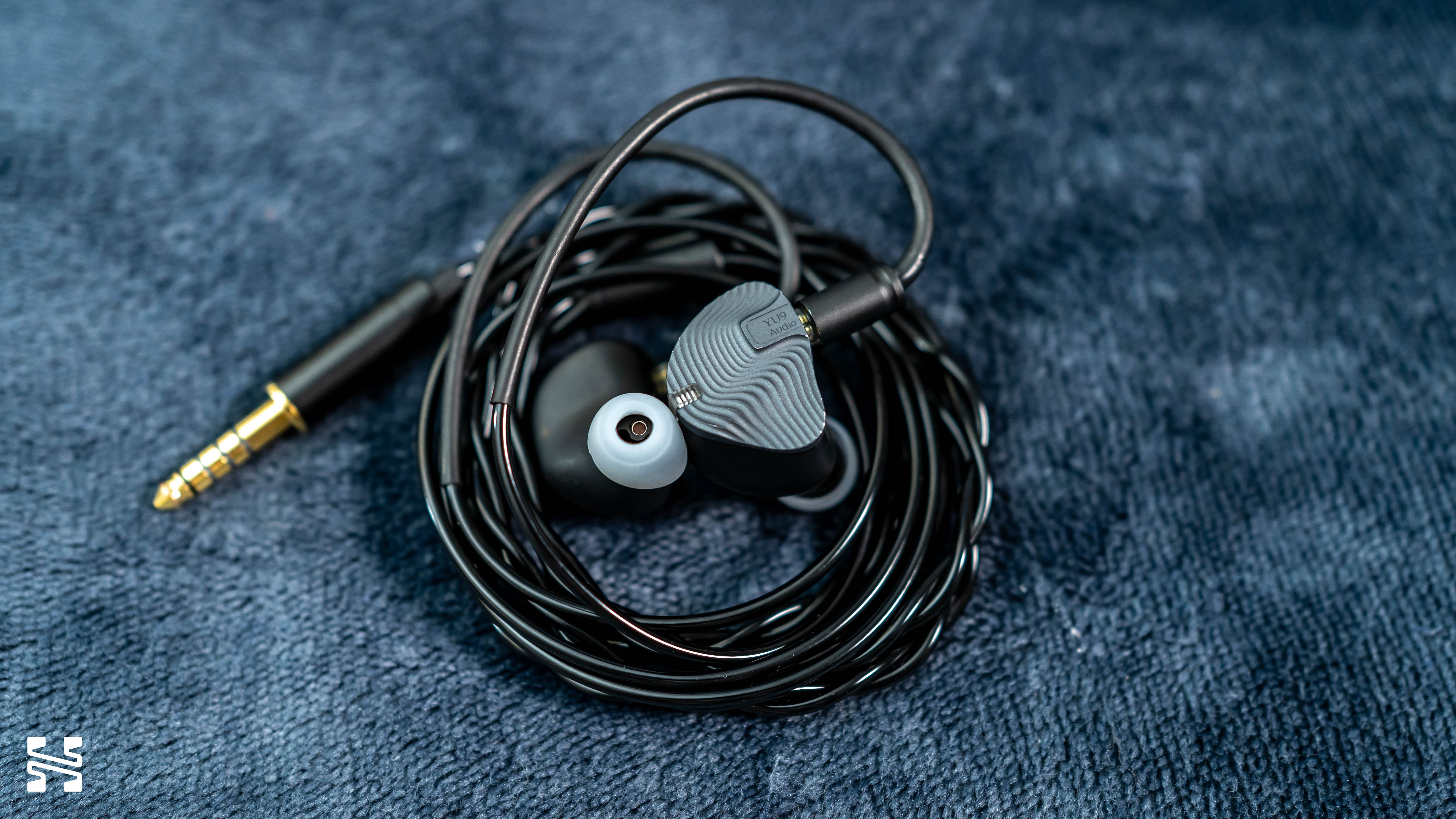 Yu9 Que Review: Coloured Clarity – Headphones.com