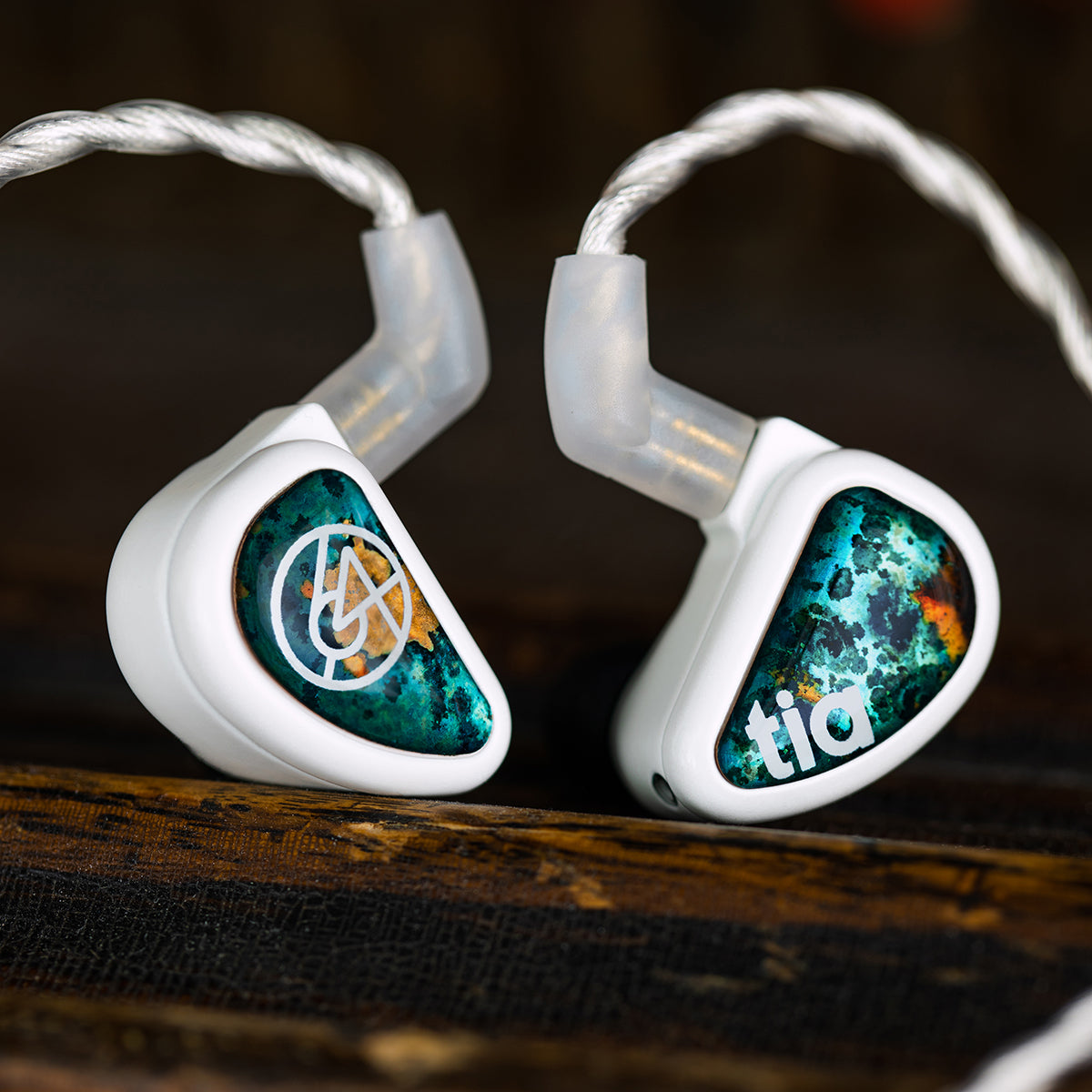 64 Audio tia Fourté Blanc In-Ear Headphones Limited Edition – 